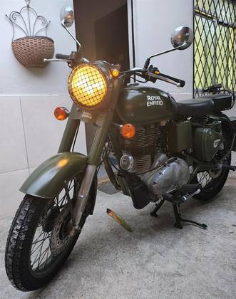 ROYAL ENFIELD CLASSIC BATTLE GREEN 